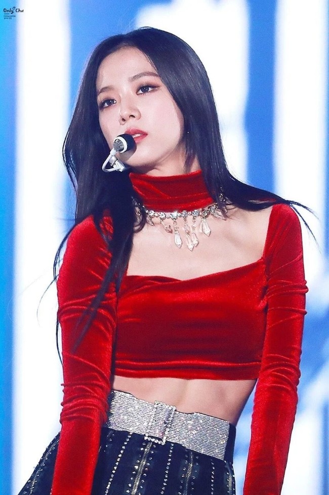 Jisoo jadi perbincangan karena ia terlihat punya abs atau perut yang terbentuk. Tak heran jika wanita cantik itu jadi body goal bagi para Blink (fans Blackpink). Foto: dok.Fansite