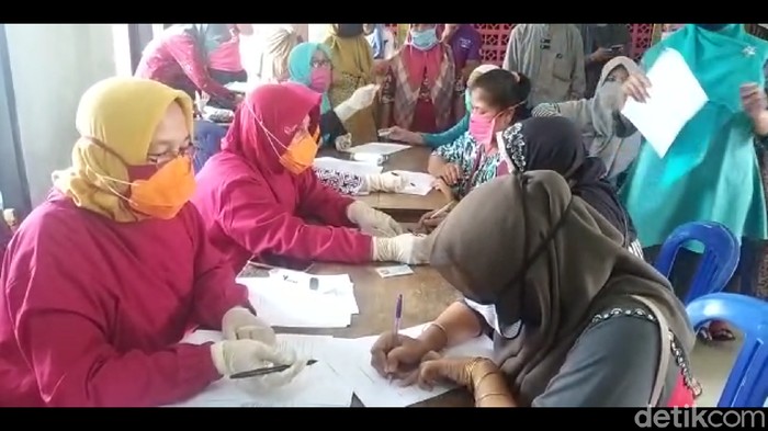 Pelaksanaan rapid test di pasar dan mal di Brebes, Kamis (28/5/2020).