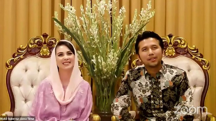Wagub Jatim Emil Dardak dan istri halal bihalal virtual
