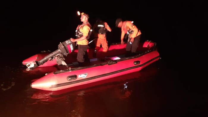 SAR Banda Aceh mencari 4 orang yang tenggelam di Pantai Suak Timah, Aceh Barat
