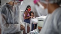 Dengan populasi 210 juta orang, Brasil telah mencatat sebanyak 391.222 kasus infeksi, kedua tertinggi setelah AS, yang telah mengonfirmasi lebih dari 1,68 juta kasus positif COVID-19.