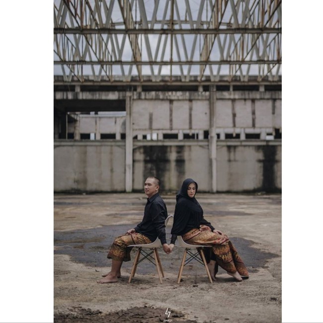 Artis Jane Shalimar Jashkilka yang menikah dengan Arsya Wijaya pada 20 Februari 2020, kini tengah menanti buah hati. Lewat akun Instagram @arsyawijaya21, Jane membagikan video hasil USG kehamilannya.   Meskipun #ᴅɪʀᴜᴍᴀʜᴀᴊᴀ alhamdulilah positif,meskipun saat ini orang rada takut denger kata itu , unggah Arsya (11/5/2020). Foto: instagram @janeshalimar_1