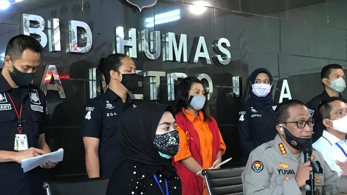 pelaku penyebaran video porno yang diduga mirip syahrini