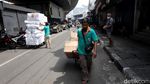 Bersiap Hadapi New Normal, Pasar Pagi Asemka Dijaga Satpol PP