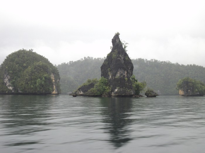 Batu Raja, situs telur ajaib di Raja Ampat