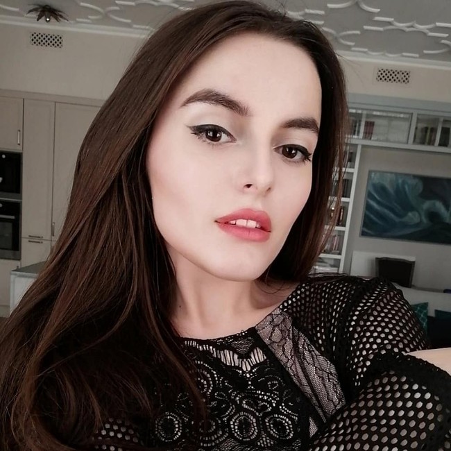 Meskipun banyak mendapat pesan ancaman yang dikirim ke kotak masuk pesannya di Instagram, Yana juga mendapatkan dukungan dari para pengikutnya. Jangan memperhatikan para pembenci. Kamu cantik! komentar netizen membela Yana. Foto: Instagram @websamka