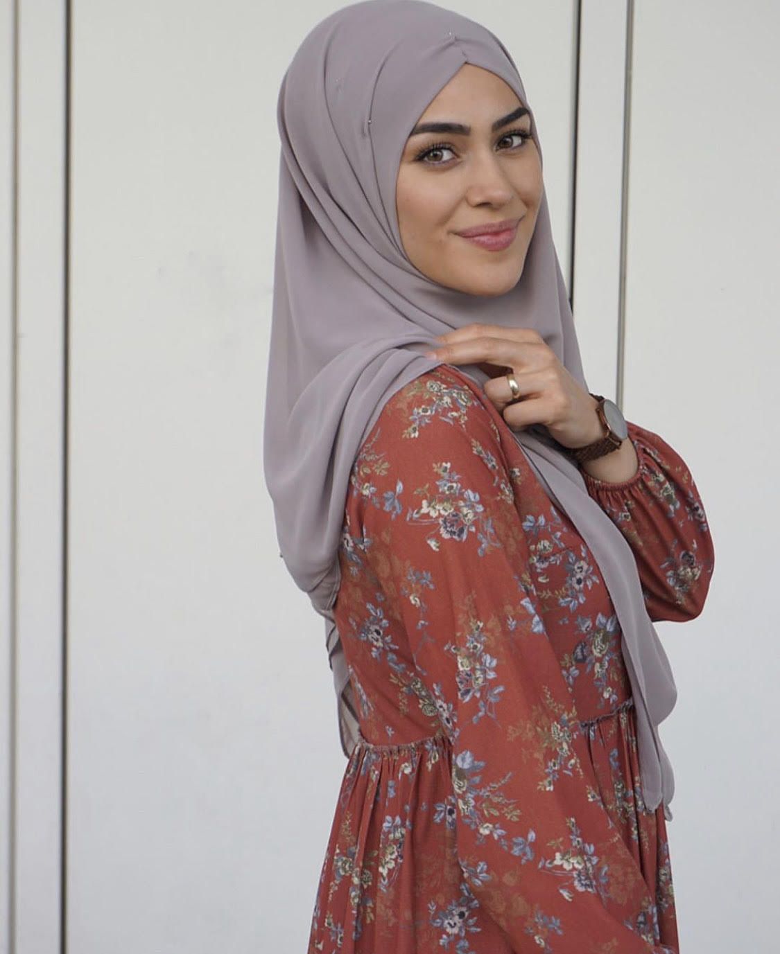 8 Warna Hijab Yang Cocok Untuk Kulit Sawo Matang