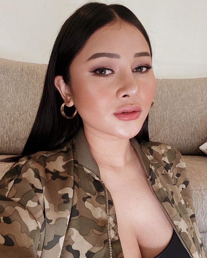 Mutia Ayu Mutia Ayu.
