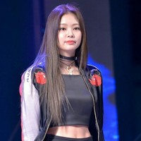 Selain Jisoo, tentunya Jennie juga sering pakai crop top di berbagai kesempatan. Tak hanya di panggung, pemilik nama asli Kim Jennie bahkan kerap terlihat mengenakannya di bandara. Foto: dok.Fansite
