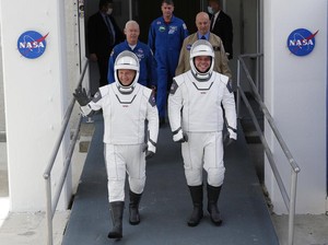 Nonton Misi Bersejarah NASA dan SpaceX Bisa Lewat YouTube