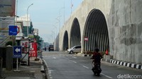 Jalan layang ini menghubungkan lalu lintas dari arah Ciputat menuju Parung. Tujuan pembangunan flyover ini adalah mengurangi kemacetan di simpang Gaplek.