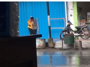 Hebohnya Video ABG Ciuman di Tempat Umum yang Jadi Viral di Banyuwangi