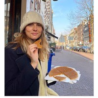 Pada job normalku aku mendapatkan segitu untuk sehari, tapi aku harus beradaptasi dengan normal baru dan menelan harga diriku untuk bisa melanjutkan hidup, ucapnya, seperti dikutip dari The Sun.  Foto: Instagram