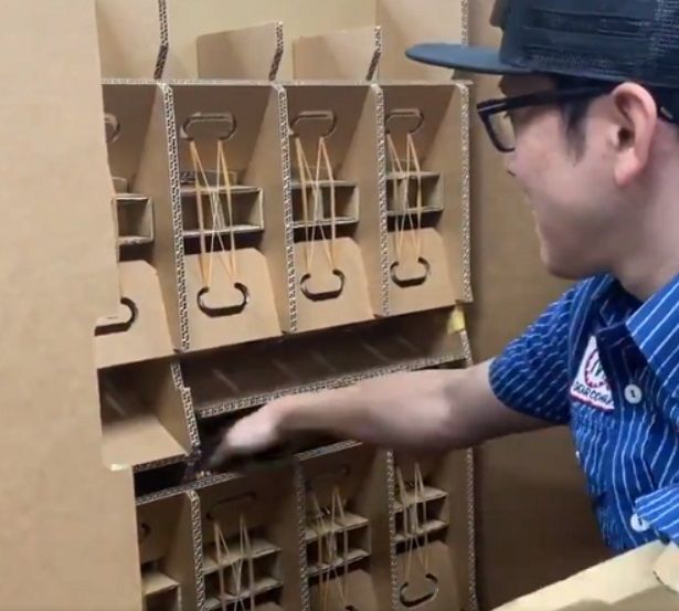 Vending Machine dari Kardus ada di Jepang