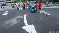 Jalur angkutan umum terlihat sangat modern.