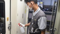 Pada pedoman New Normal ini, nantinya pemesanan tiket hanya dapat dilakukan secara online yaitu Aplikasi KAI Access, Web KAI, dan mitra penjualan tiket resmi KAI lainnya. Sedangkan loket hanya difungsikan untuk pembelian go show (tiga jam sebelum jadwal Keberangkatan).
