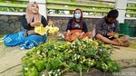 Jelang Lebaran Ketupat, Pedagang Janur di Kudus Mulai Menjamur