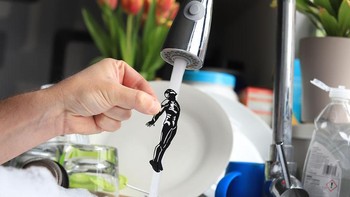 Iron Man siap meluncur di keran cuci piringmu.