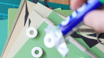 Cincin sakti Frodo berubah jadi permen polo.