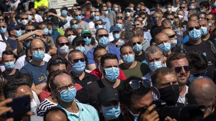 Nissan workers gather during a protest in Barcelona, Spain, Thursday, May 28, 2020. Japanese carmaker Nissan Motor Co. has decided to close its manufacturing plans in the northeastern Catalonia region, resulting in the loss of some 3,000 direct jobs. (AP Photo/Emilio Morenatti)