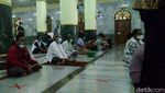 Suasana Salat Jumat dengan Protokol Kesehatan di Semarang