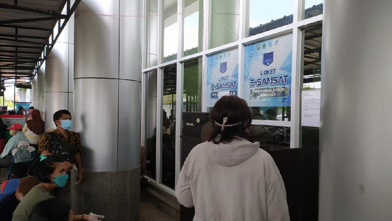 Loket e-Samsat di Kantor Samsat Bekasi Loket e-Samsat di Kantor Samsat Bekasi