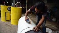 Wastafel yang dibuat dari drum bekas tersebut dipesan oleh instansi swasta, pemerintah maupun pribadi. 