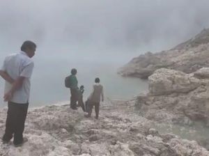 Kronologi Hilangnya Penambang Belerang Saat Ada Gelombang di Danau Kawah Ijen