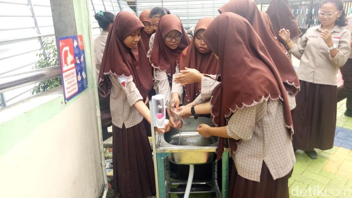 anak anak sekolah