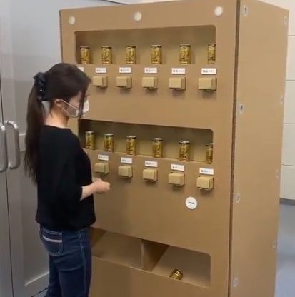 Vending Machine dari Kardus ada di Jepang