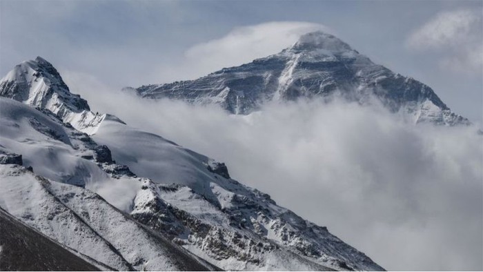Covid-19 tak halangi tim asal China mendaki Everest untuk pastikan perbedaan ukuran tinggi