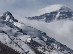 Tim China Daki Gunung Everest, Satu-satunya Pendaki di Tengah Pandemi Corona