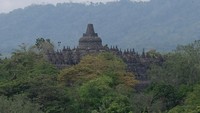 Borobudur menjadi salah satu tempat wisata yang selalu ramai dikunjungi wisatawan di saat masa liburan. 