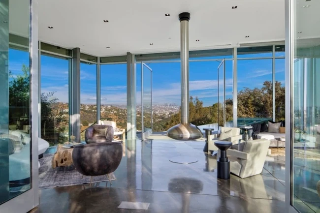 Rumah Pharrell Williams juga memiliki dapur yang berada di luar untuk memanggang dan menggelar pesta bersama dengan keluarga dan teman. Foto: Dok. WESTSIDE ESTATE AGENCY