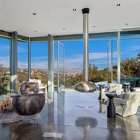 Rumah Pharrell Williams juga memiliki dapur yang berada di luar untuk memanggang dan menggelar pesta bersama dengan keluarga dan teman. Foto: Dok. WESTSIDE ESTATE AGENCY