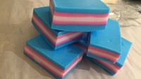 Benda ini memiliki lapisan-lapisan dengan warna-warna yang cantik, tampilannya membuat bentuknya terlihat seperti agar-agar yang siap santap. Foto: Istimewa