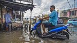 Banjir Rendam Pasar Kebon Roek Mataram