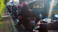 Titik kemacetan kembali terjadi di kawasan Poltangan, akibat adanya pembangunan flyover sejenis.