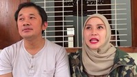 Hal tersebut diungkapkan oleh Zaskia dan Hanung lewat tayangan di chanel YouTube mereka. Dok. YouTube