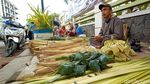 Jelang Lebaran Ketupat, Pedagang Janur di Kudus Mulai Menjamur