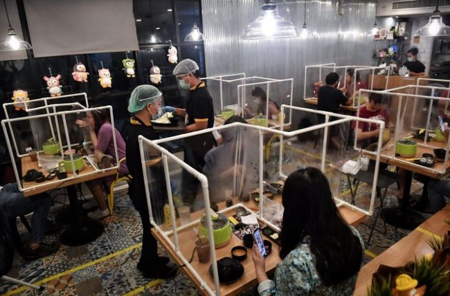 Ini Cara Kurangi Risiko Penularan Corona Saat Makan di Restoran