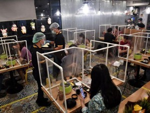Ini Cara Kurangi Risiko Penularan Corona Saat Makan di Restoran