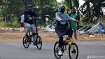 Warga Manfaatkan Kawasan Stadion GBLA untuk Berolahraga