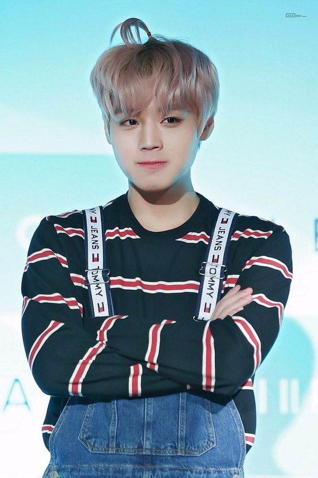 Pemilik zodiak Gemini ini pun dikenal dengan imej imut dan cantik. Banyak media menyebutkan bintang iklan beberapa merek kosmetik tersebut adalah salah satu idol KPop tercantik yang bahkan lebih cantik dari pada wanita. Foto: Fansite Park Jihoon