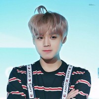 Pemilik zodiak Gemini ini pun dikenal dengan imej imut dan cantik. Banyak media menyebutkan bintang iklan beberapa merek kosmetik tersebut adalah salah satu idol KPop tercantik yang bahkan lebih cantik dari pada wanita. Foto: Fansite Park Jihoon