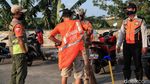 Berkendara Tanpa Masker, Siap-siap Push Up-Sapu Jalanan