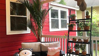 Teras rumah juga bisa disulap jadi Instagrammable. Foto: Reddit via Bored Panda