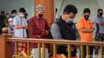 Potret Salat Jumat dengan Jaga Jarak di Masjid Agung Al Barkah