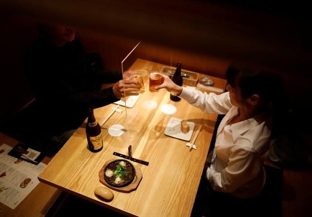 Pub di Jepang Pasang Mesin Disinfektan