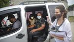 Pengantin di Brasil Nikah di Dalam Mobil Gegara Corona